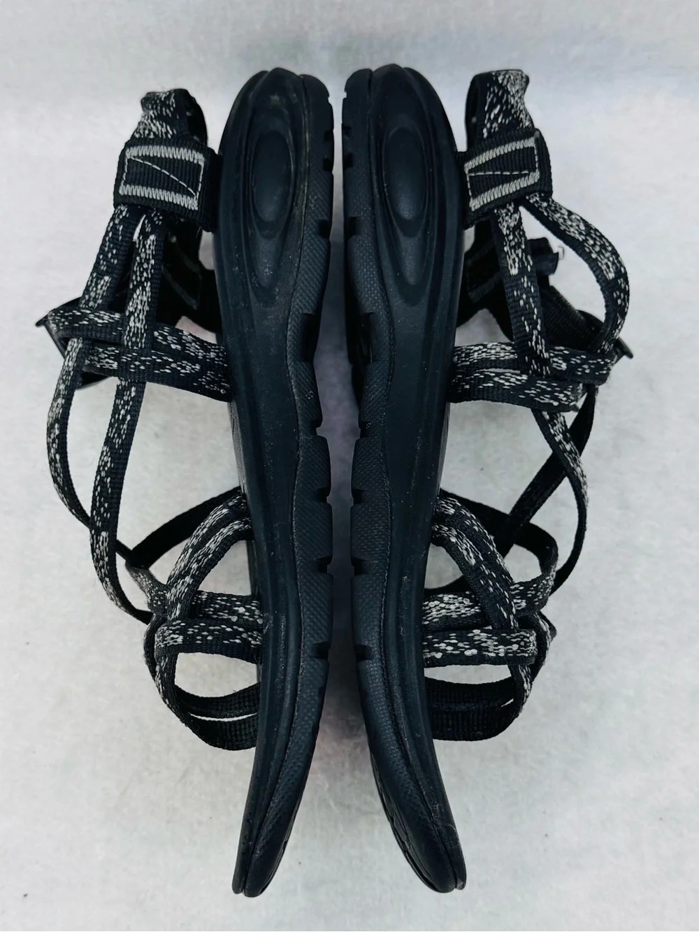 EUC Chaco Women's Z/Volv X2 Sandals Black & Grey size 8 Strappy Arch Support